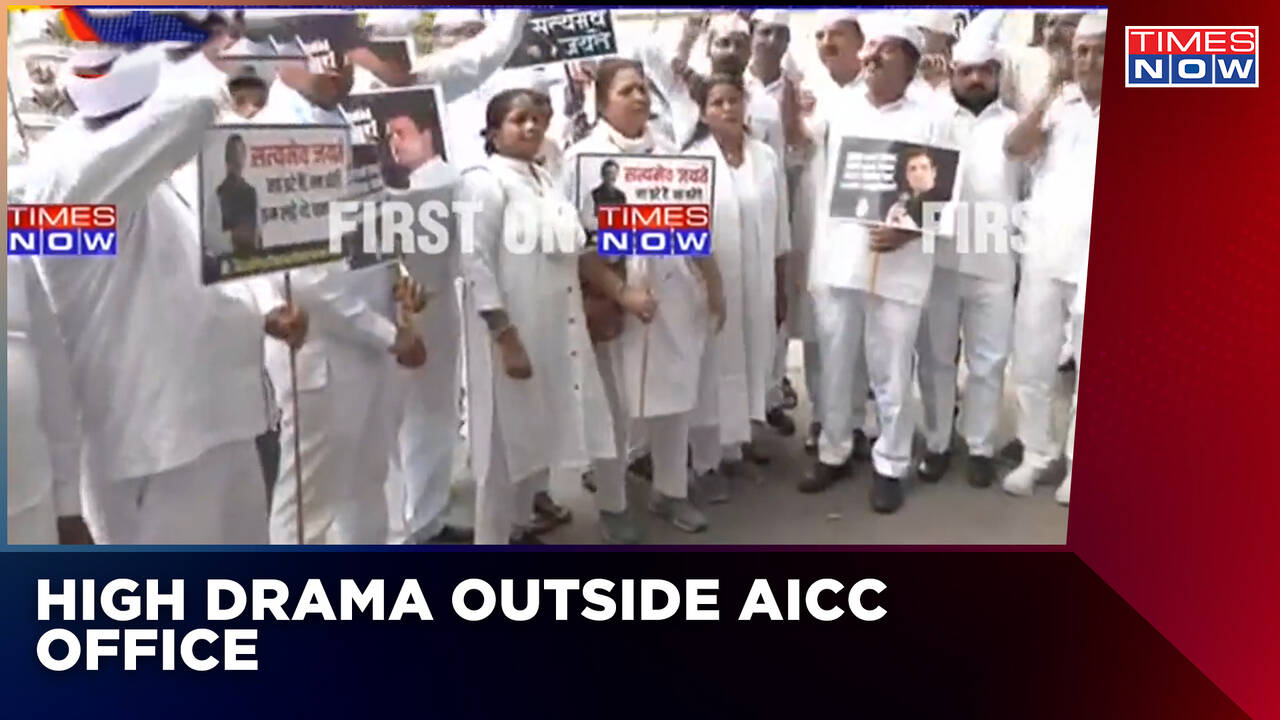 High Drama Outside Aicc Office Congress Workers Detained By Delhi High Drama Outside Aicc Office Congress Workers Detained By Delhi
