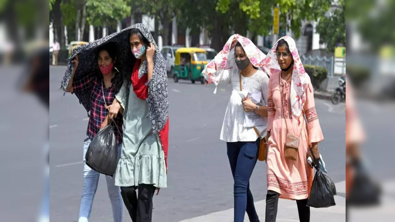 Yellow alert of Heatwave in parts in Delhi today