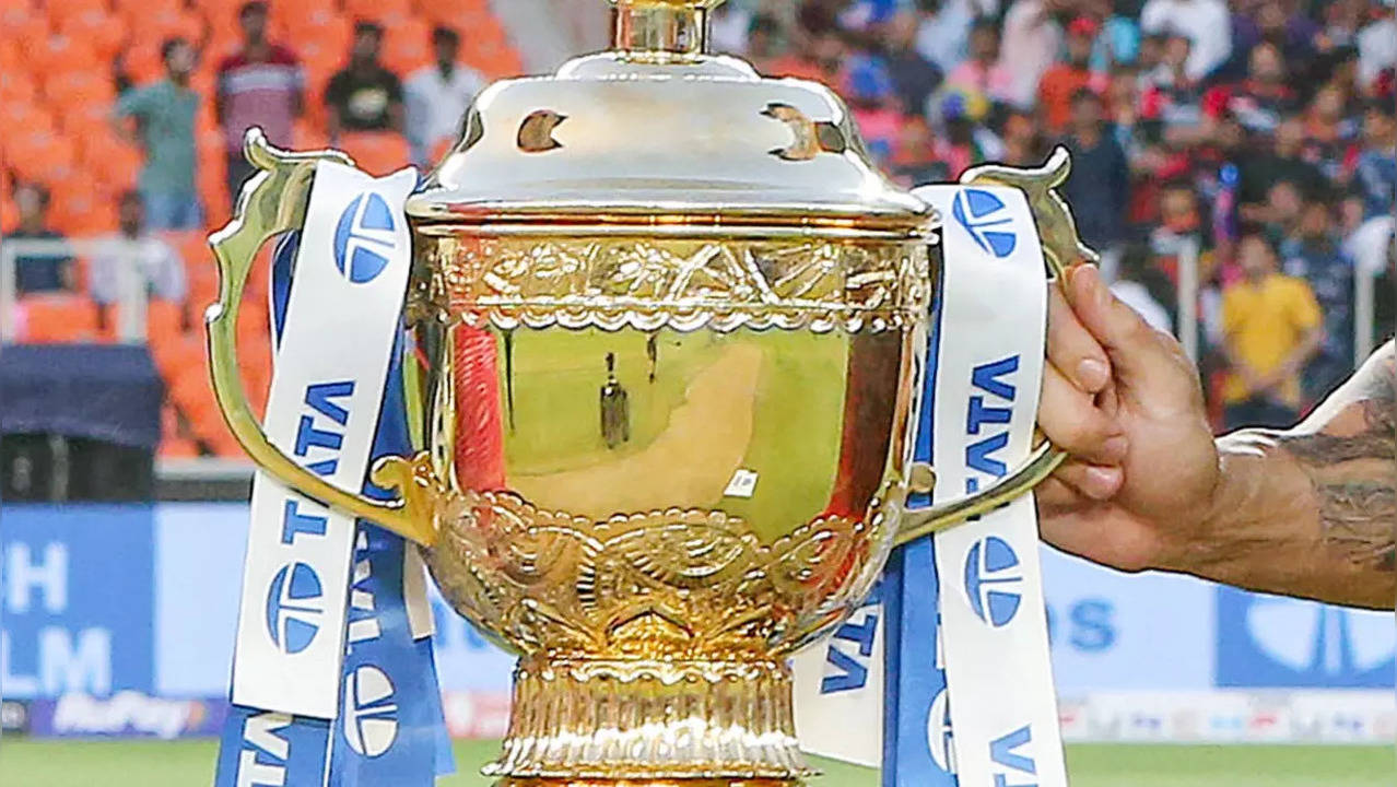 Ipl Media Rights Action Shifts To Day 3 Package A And B Fetch Rs 44075 Crore For 410 Games 