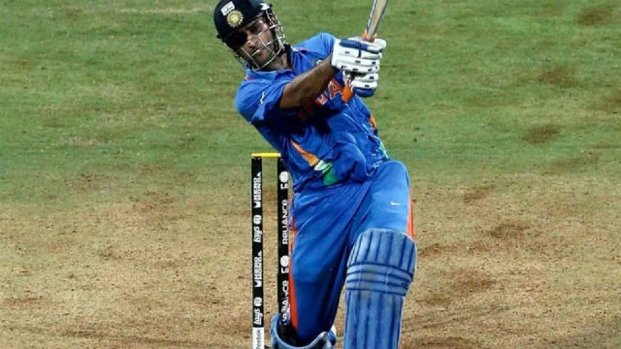 MS Dhoni WC six