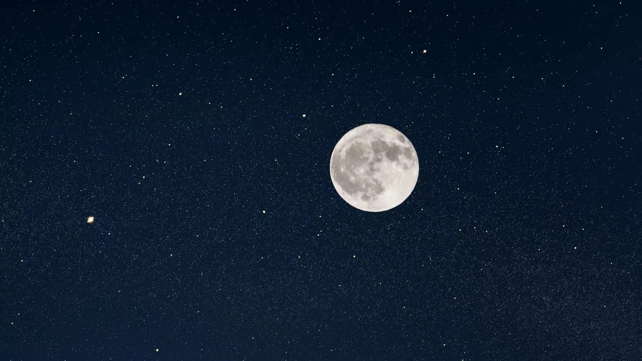 moon_iStock-1090491916