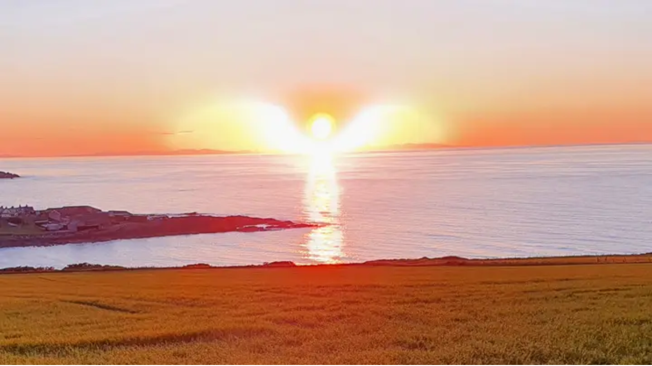 Amateur photographer captures 'angel with wings' during sunset