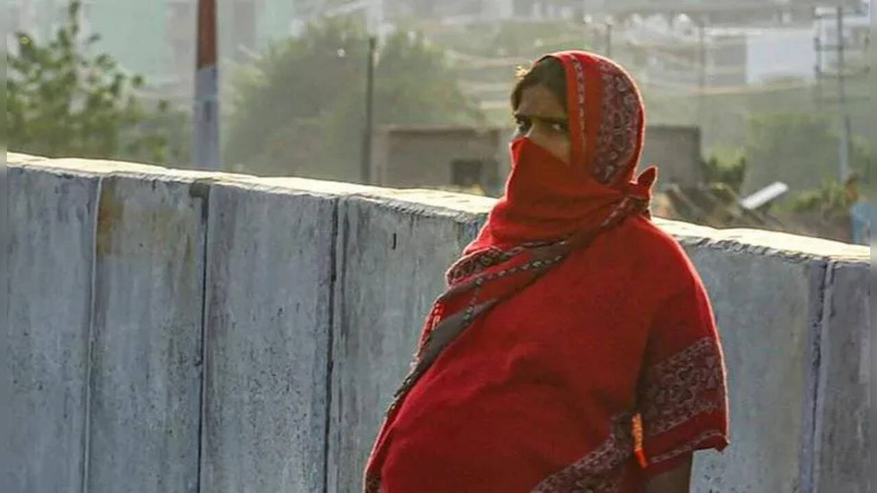 mp-cm-helpline-crammed-with-pregnancy-aid-calls