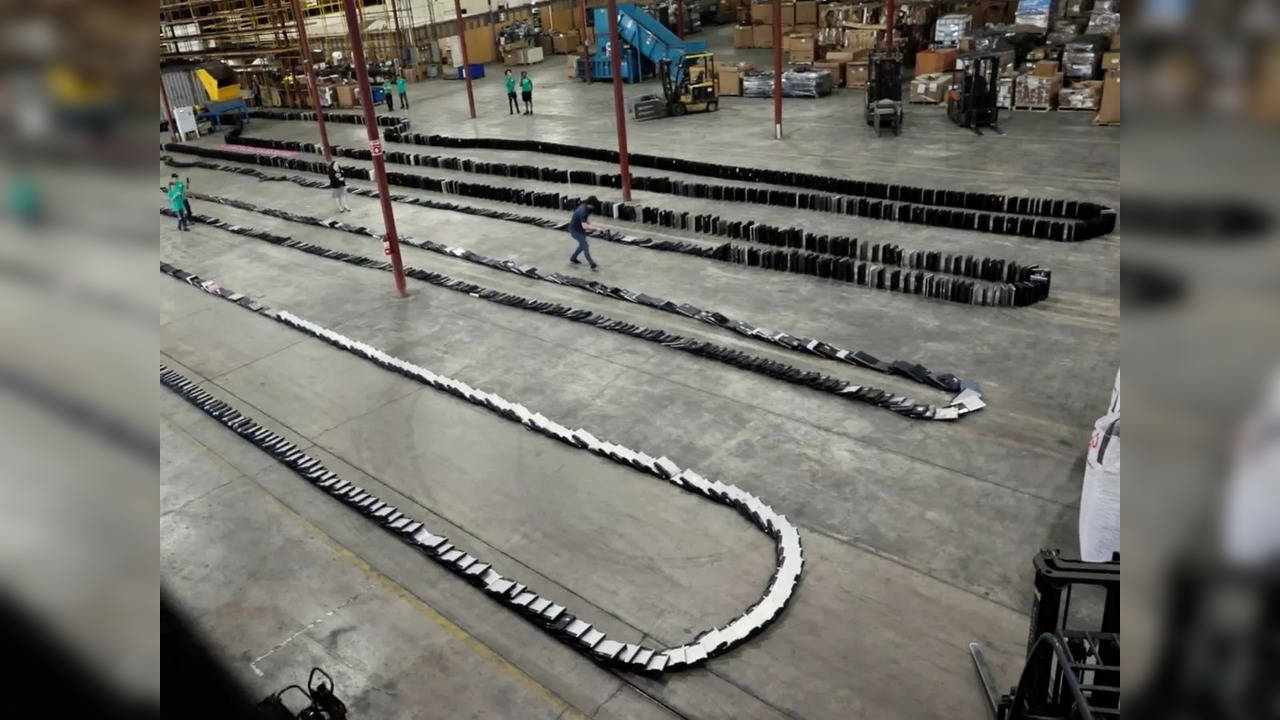 2,910 laptops set up and knocked down to break Guinness World Record | Picture courtesy: Matt Wright/Youtube