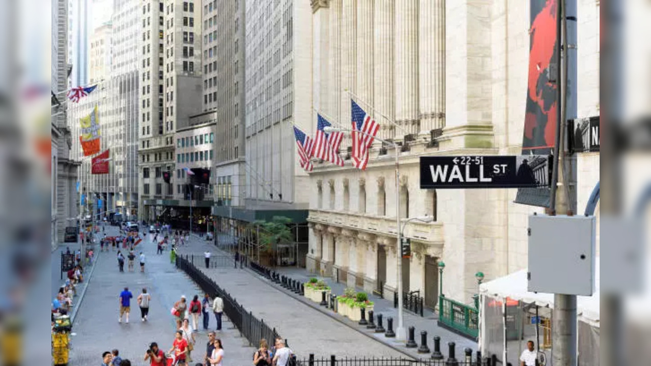 istockphoto-wall street