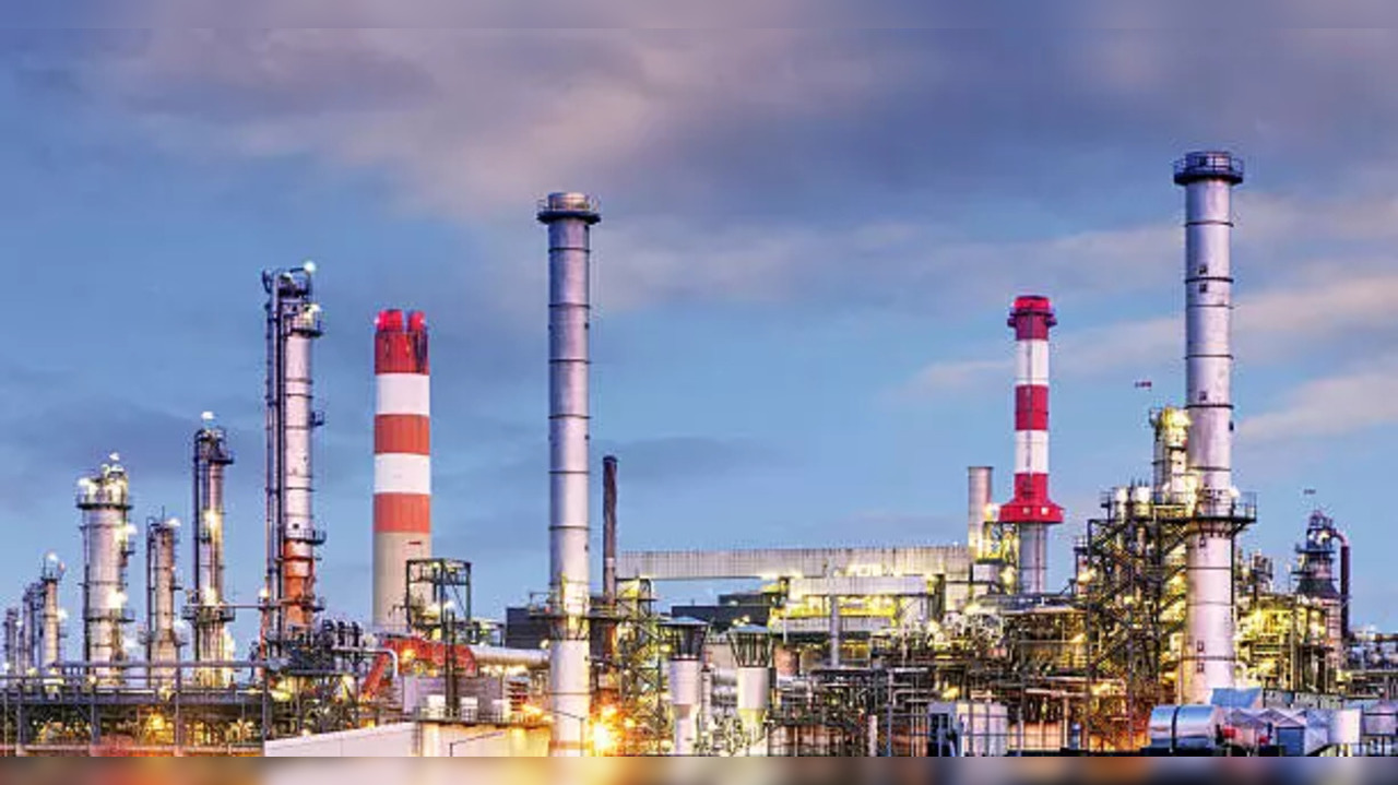 istockphoto oil refinery