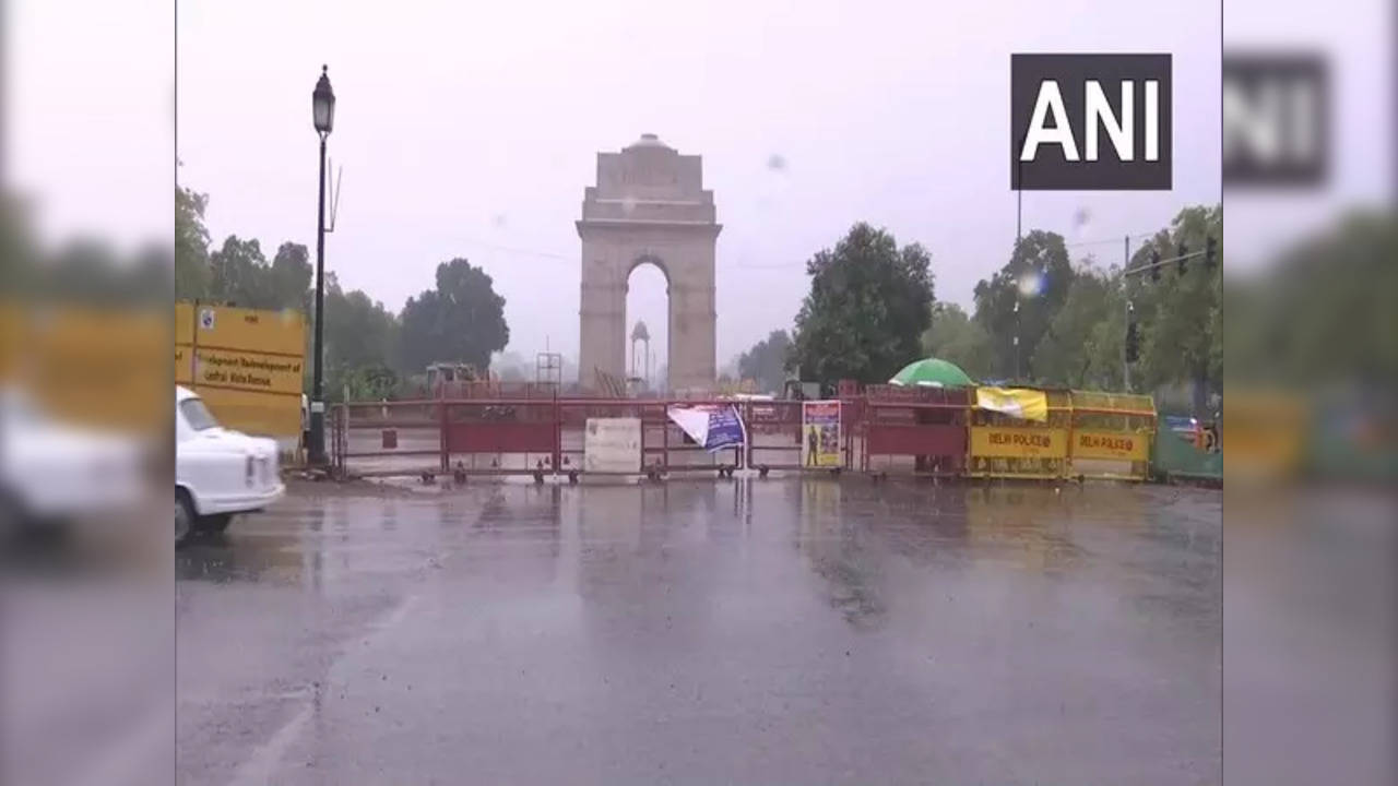 Light to moderate rain predicted in Delhi today.