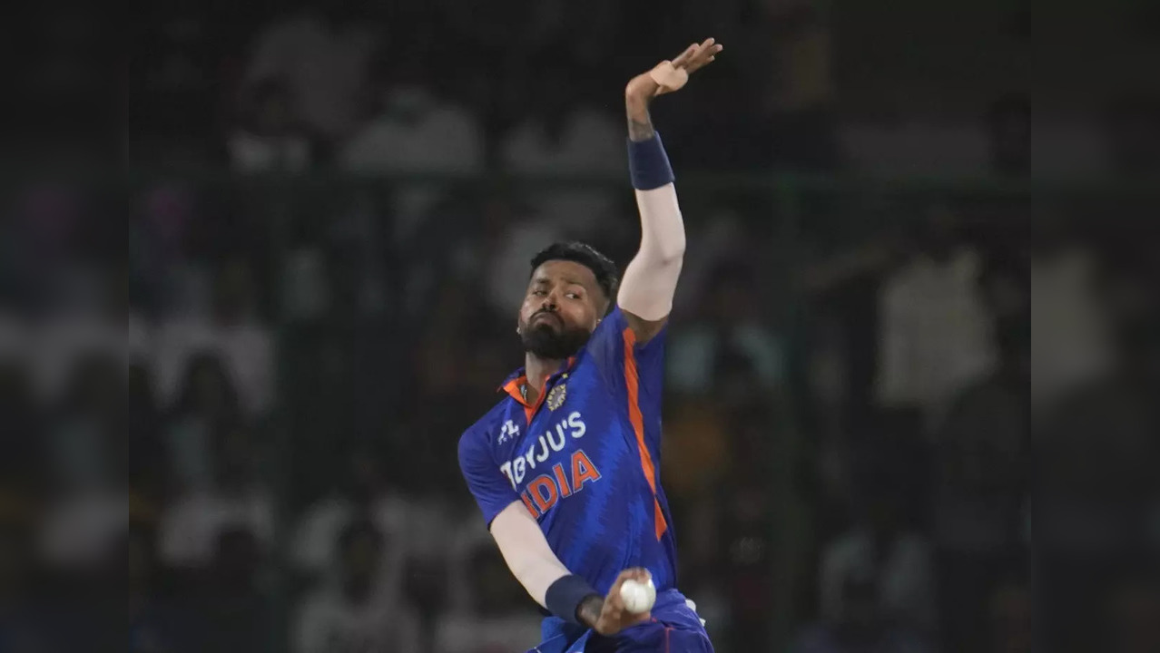 Hardik Pandya bowling