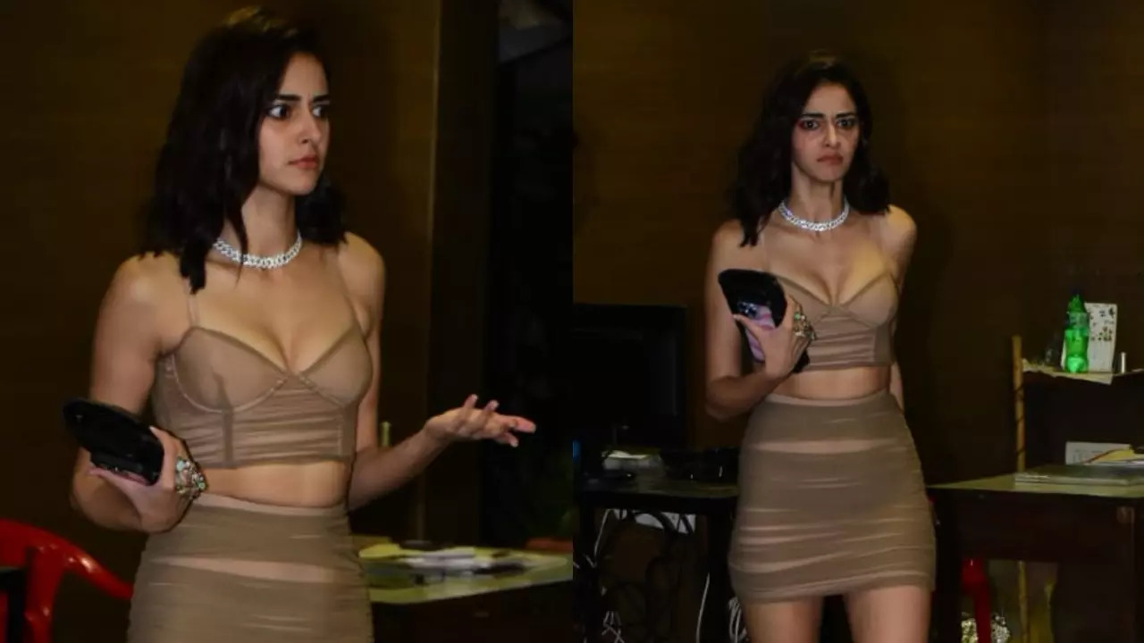 Ananya Panday almost loses cool at paparazzi