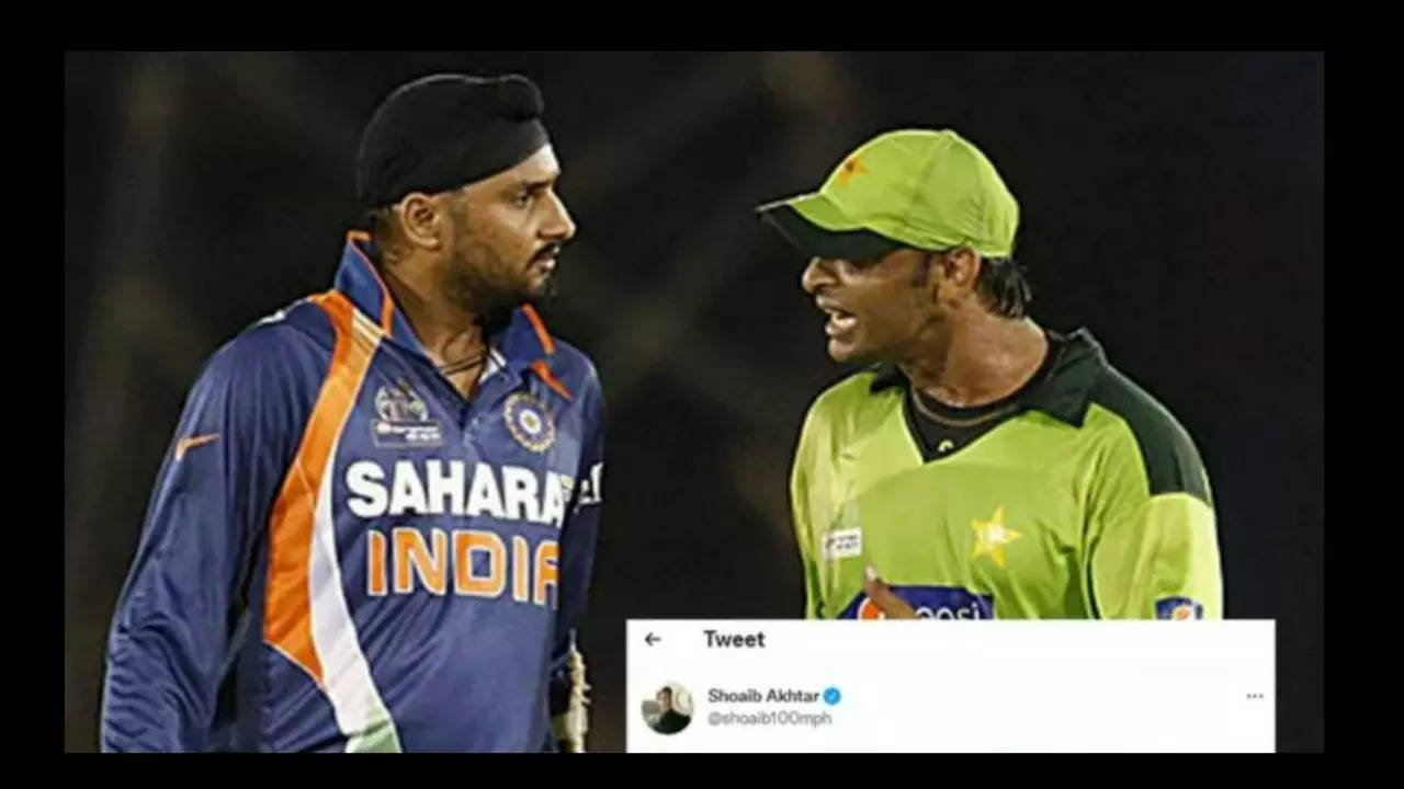 Legendary pacer Shoaib Akhtar had poked fun at Harbhajan after Pakistan's historic win in the 2021 World Cup.