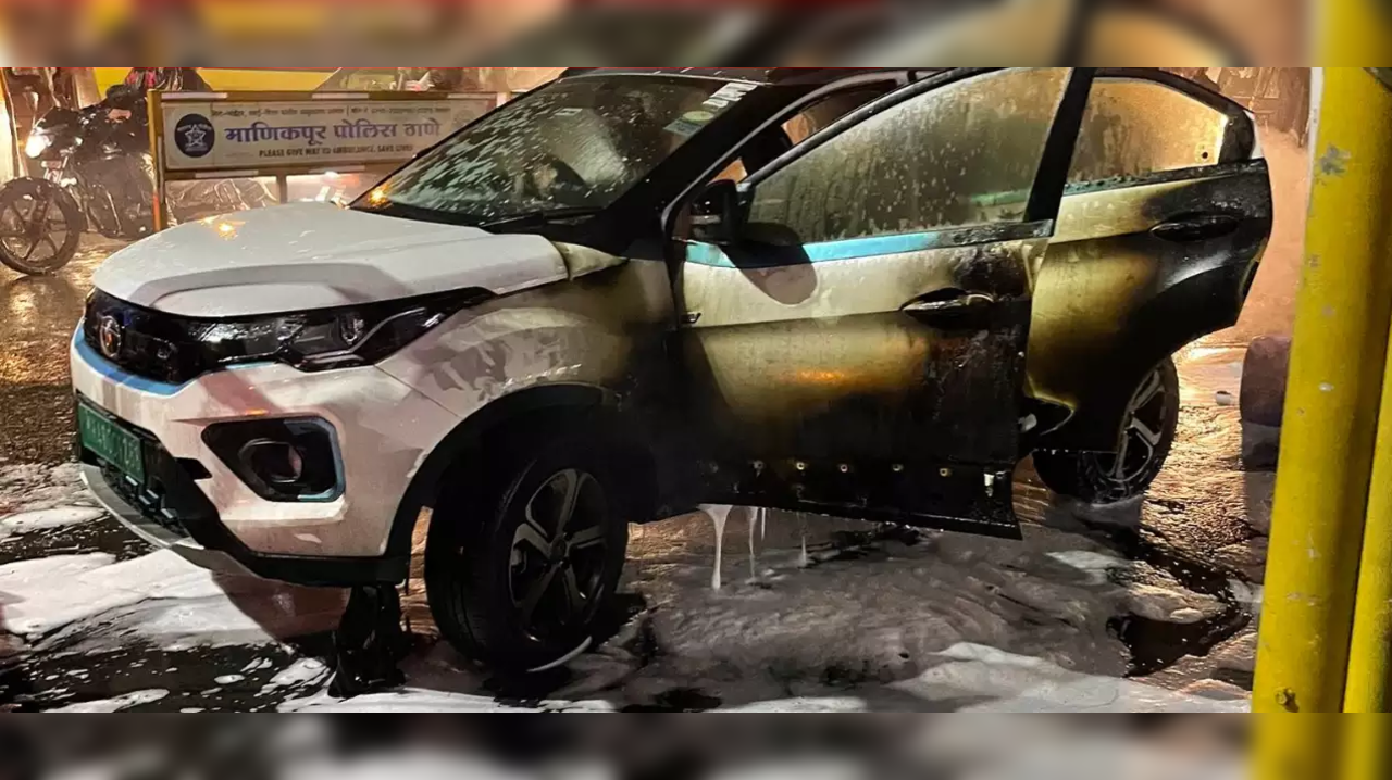 Tata Motors Nexon catches fire (Image source-Twitter)