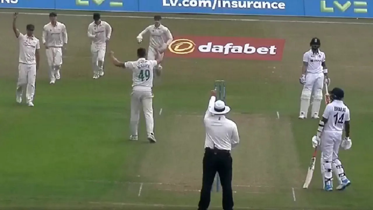 Virat Kohli LBW India vs Leicestershire