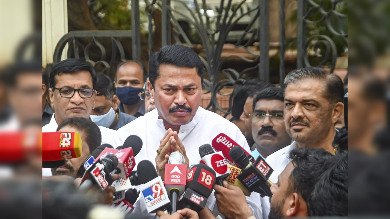 Mumbai: Maharashtra Congress chief Nana Patole with party leaders Balasaheb Thor...