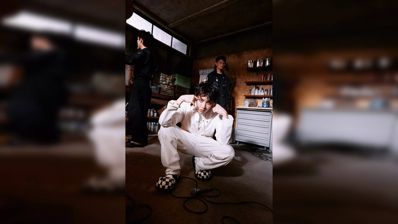 BTS J-Hope Shares Eye-Catching Photos of Him on SNS