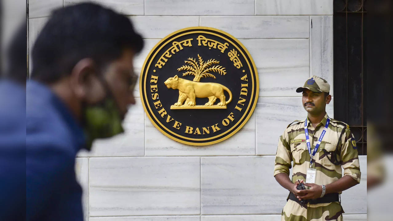 Bank deposit growth slows down in March 2022: RBI