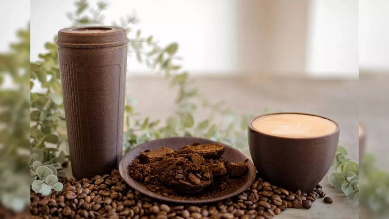 ¡Levanta la copa!  Las tazas de café reutilizables e irrompibles son la mejor oda a la bebida favorita del mundo.