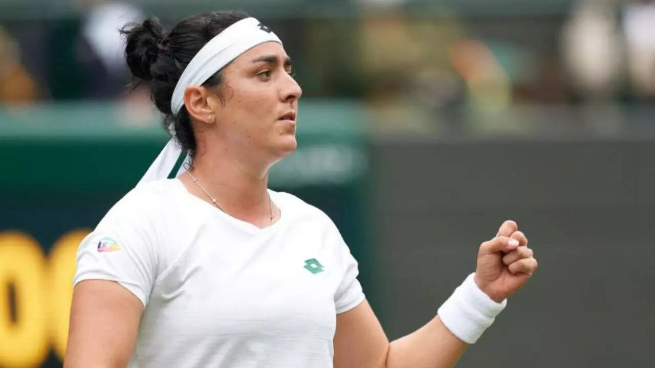 Wimbledon 2022 Alcaraz reaches third round in a first; Jabeur eases