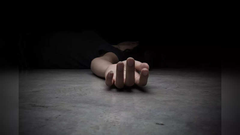Mumbai: Teen commits suicide after sister throws phone in nullah