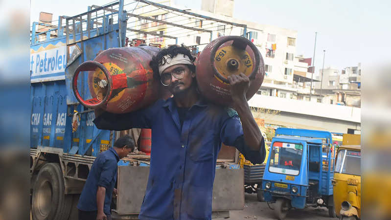 Price of 19.2-Kg commercial LPG cylinder reduced by Rs 198