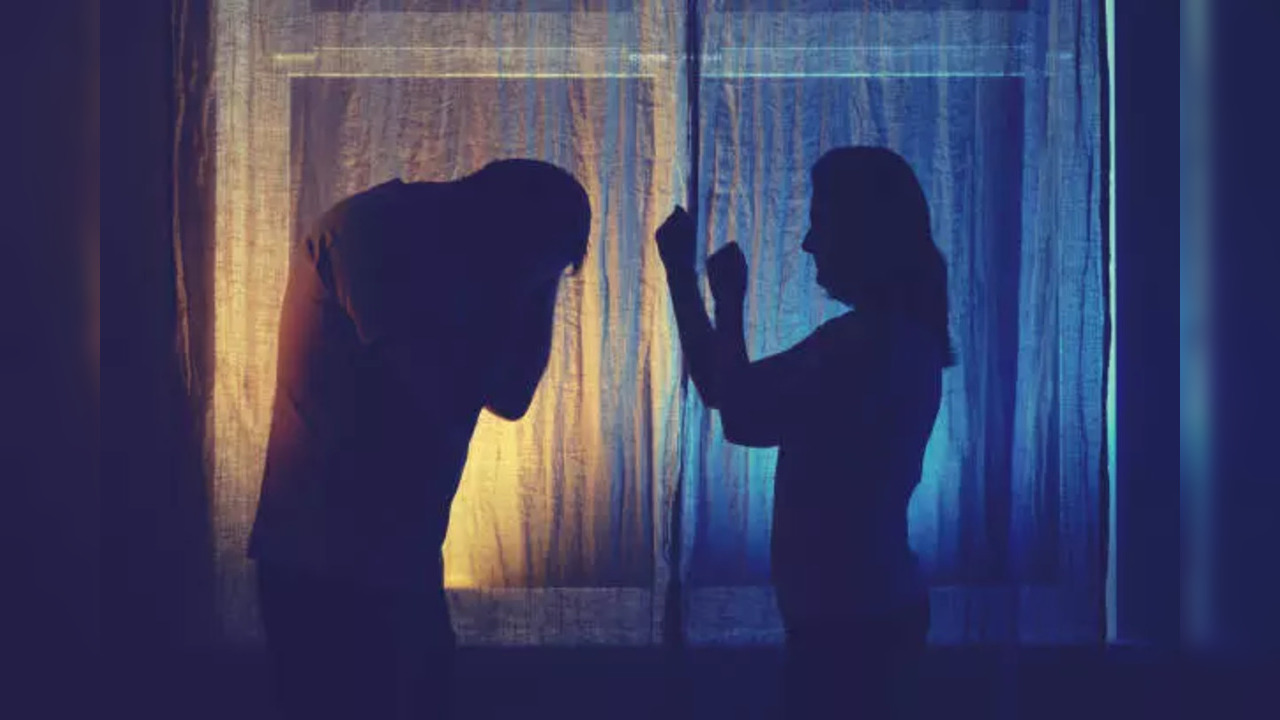 istockphoto-couple fight