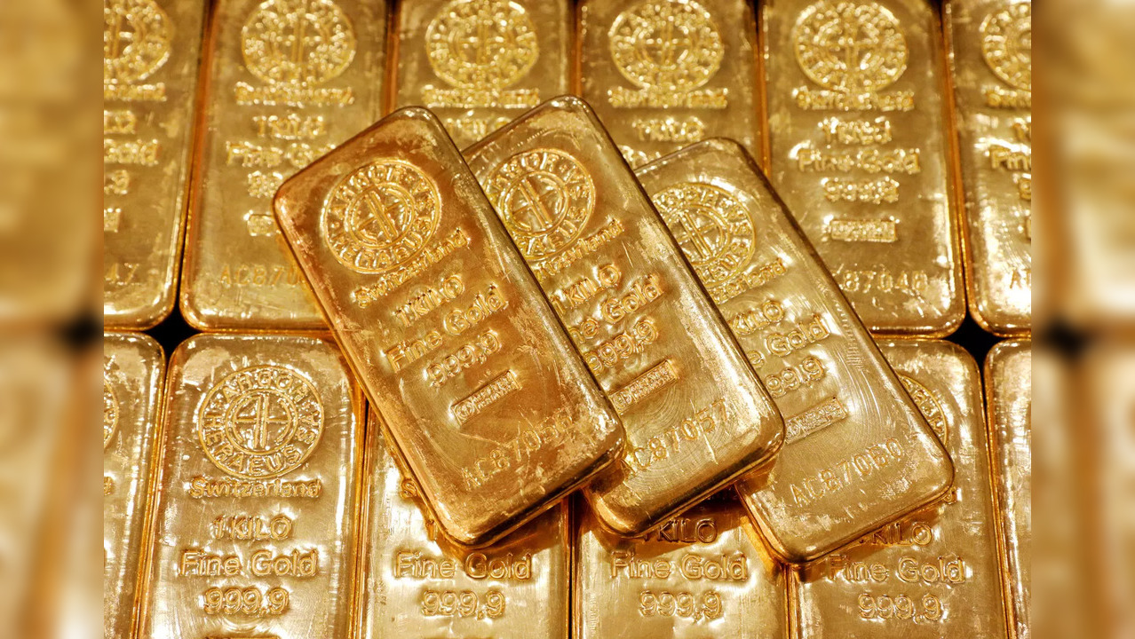 Gold prices decline as India hikes bullion import duty, oil dips on recession worries