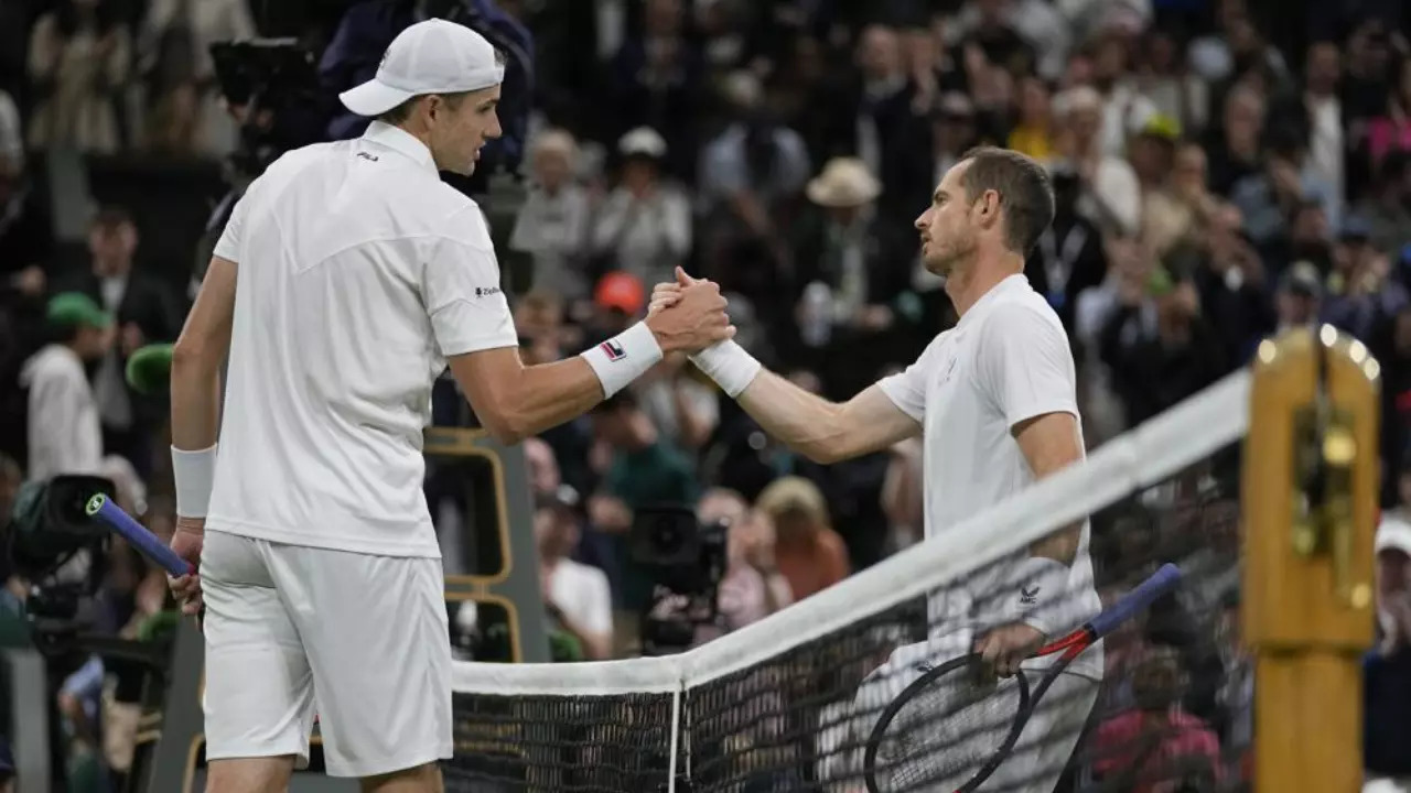 John Isner with Andy Murray