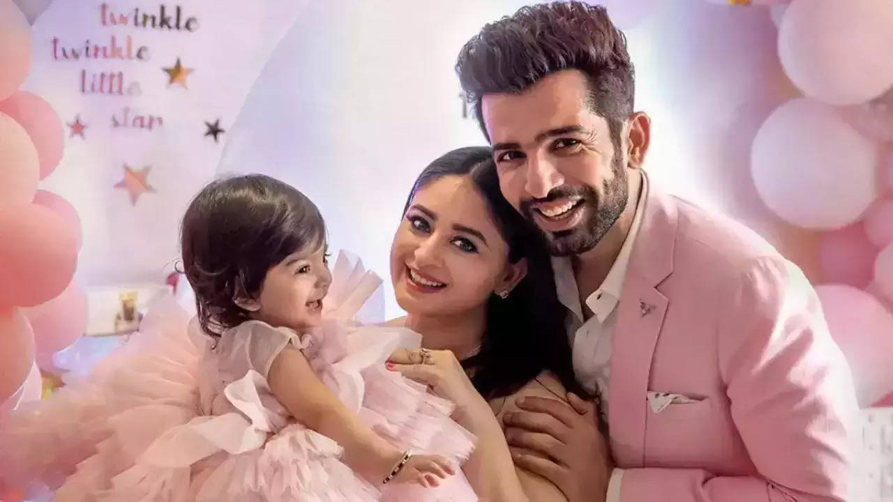 Jay Bhanushali, Mahhi Vij with their daughter Tara