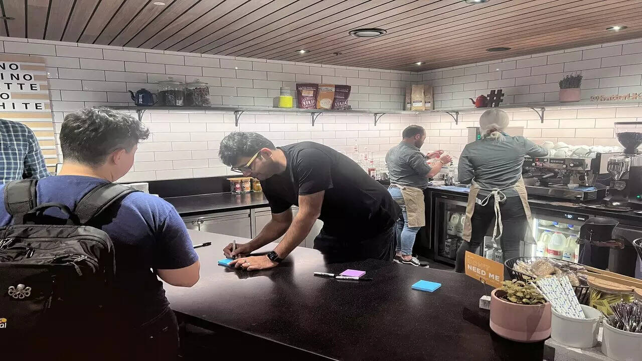 Cuando el CEO de Twitter, Parag Agrawal, se convirtió en barista en la oficina del Reino Unido