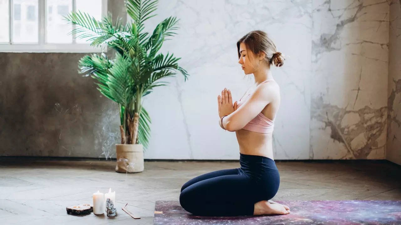 How to carry out vajrasana and all the benefits of this pose