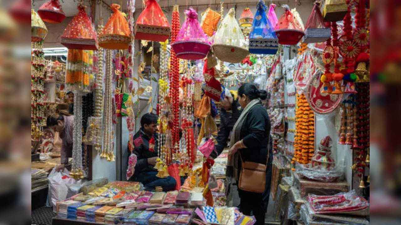 istockphoto-festive market