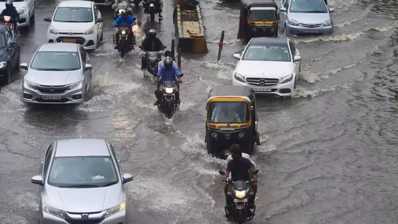 Incessant rains cause waterlogging in Mumbai