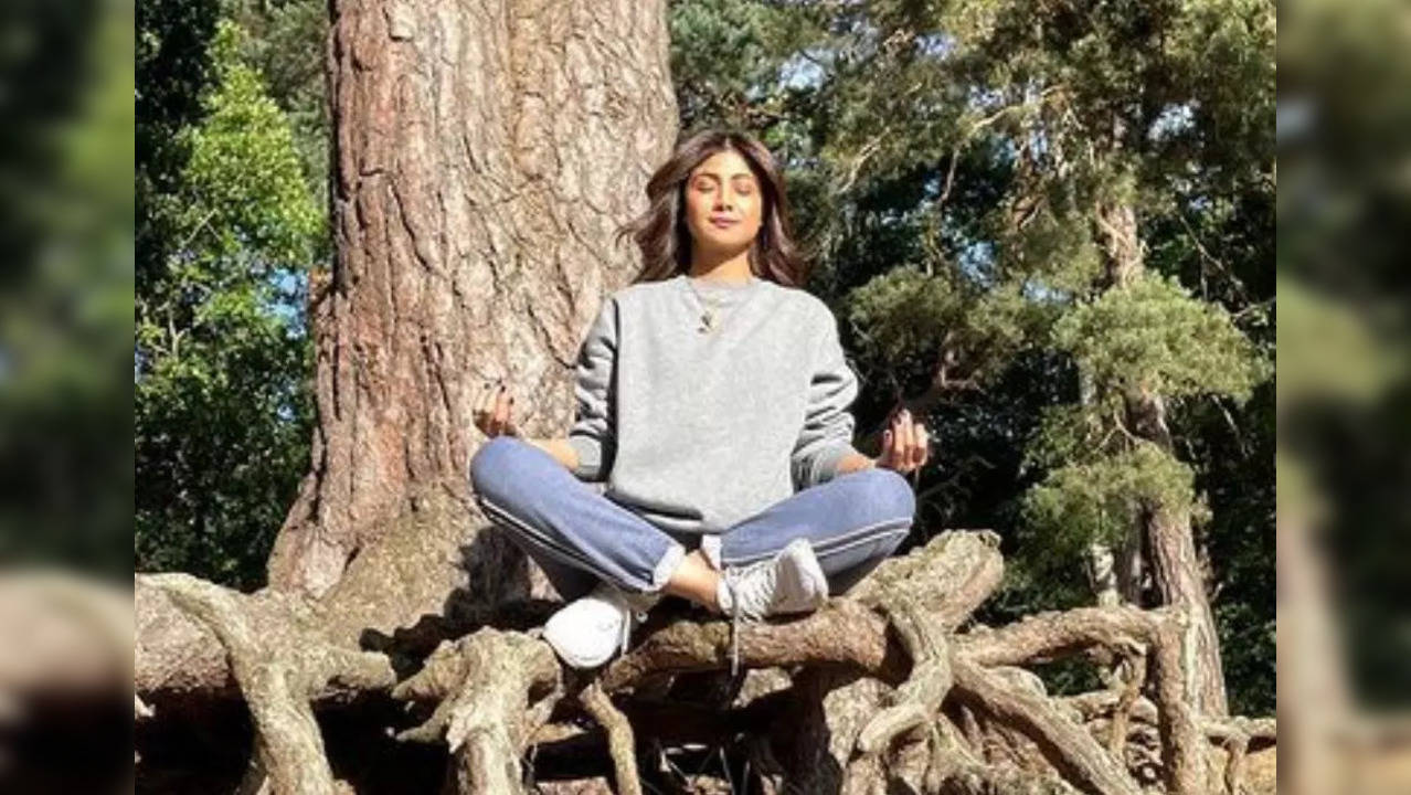 Shilpa Shetty Kundra is all for strengthening the core with the frog pose |  HealthShots