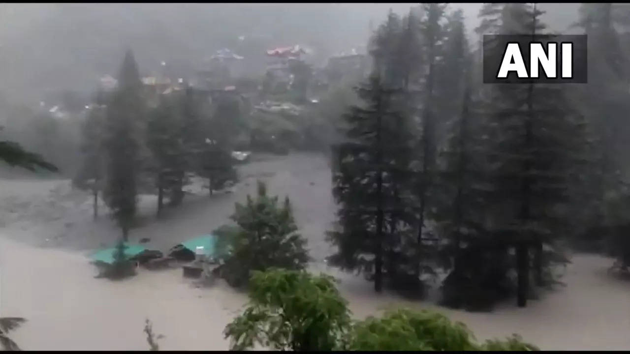 Flash flood hits Manikaran valley of Kullu district