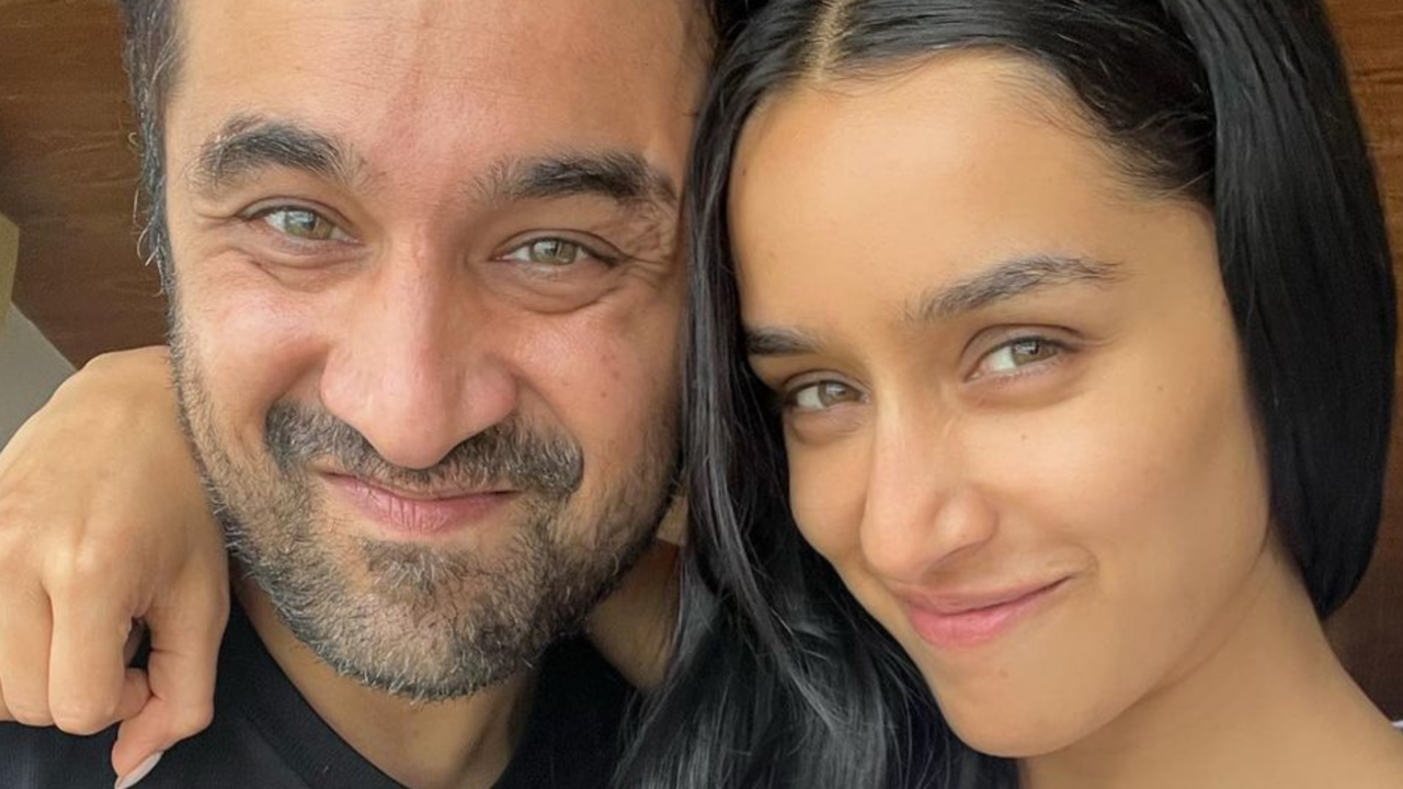 shraddha-kapoor-shares-a-cute-selfie-with-her-bhaiya-siddhanth-kapoor-on-his-birthday