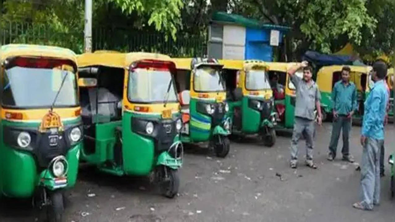 Autorickshaw drivers in Pune plan to protest intensely until CNG price is  reduced or fare is increased