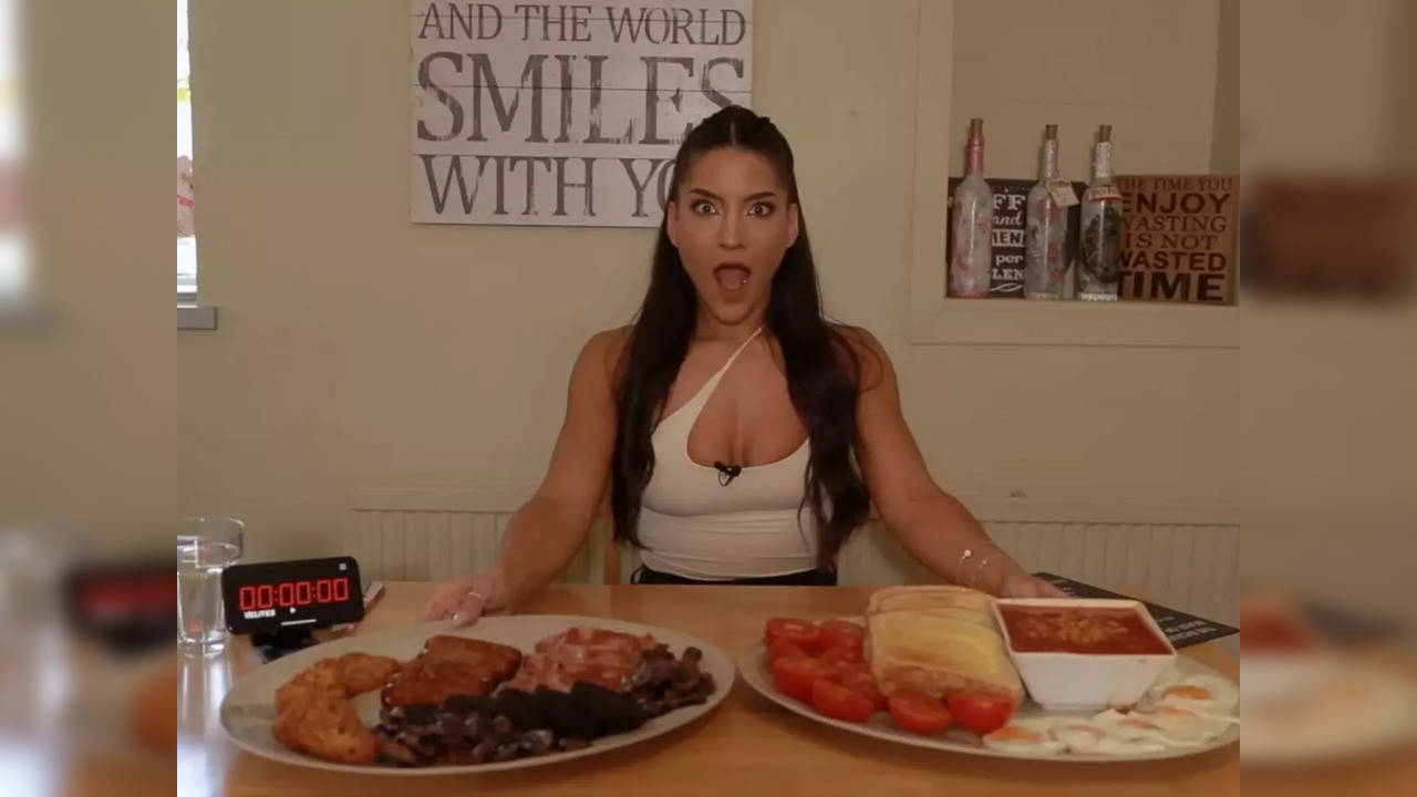 UK's top female competitive eater eats 8,000 calories in 8 minutes to smash a breakfast challenge | Picture courtesy: Youtube/Leah Shutkever