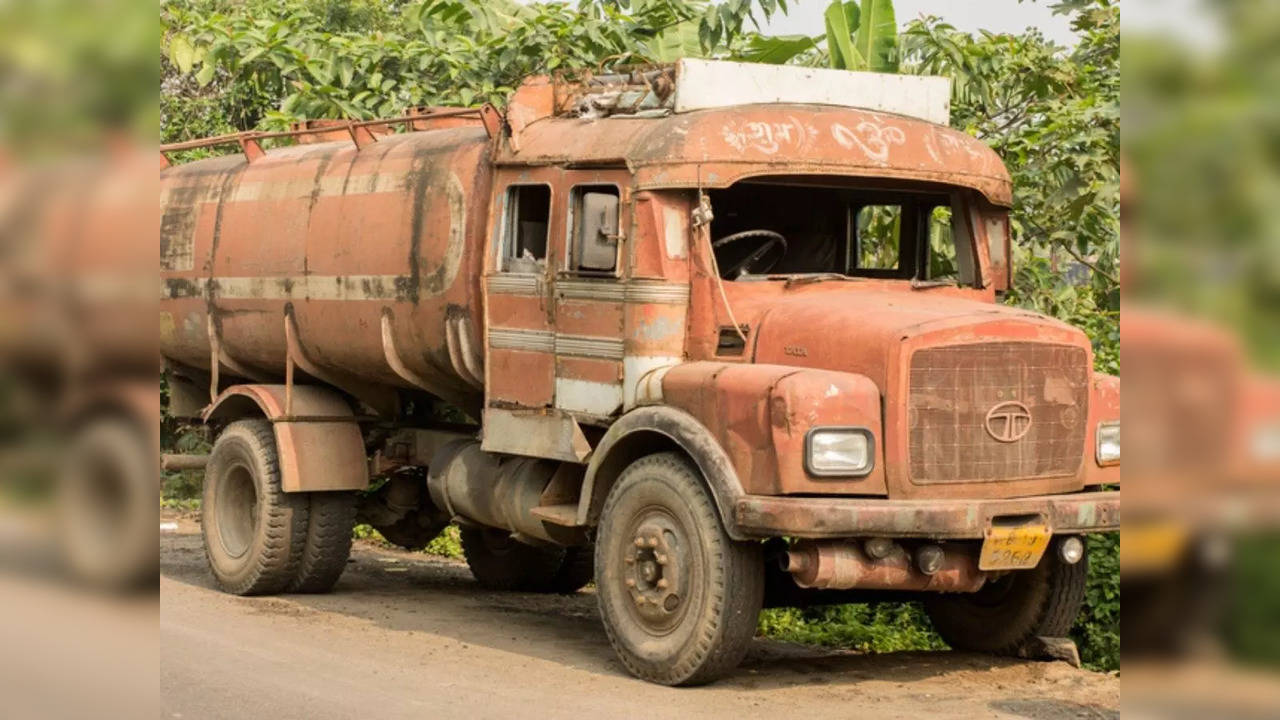 A Kolhapur couple used a water tanker for their wedding procession to draw attention to water supply issues | Representative image