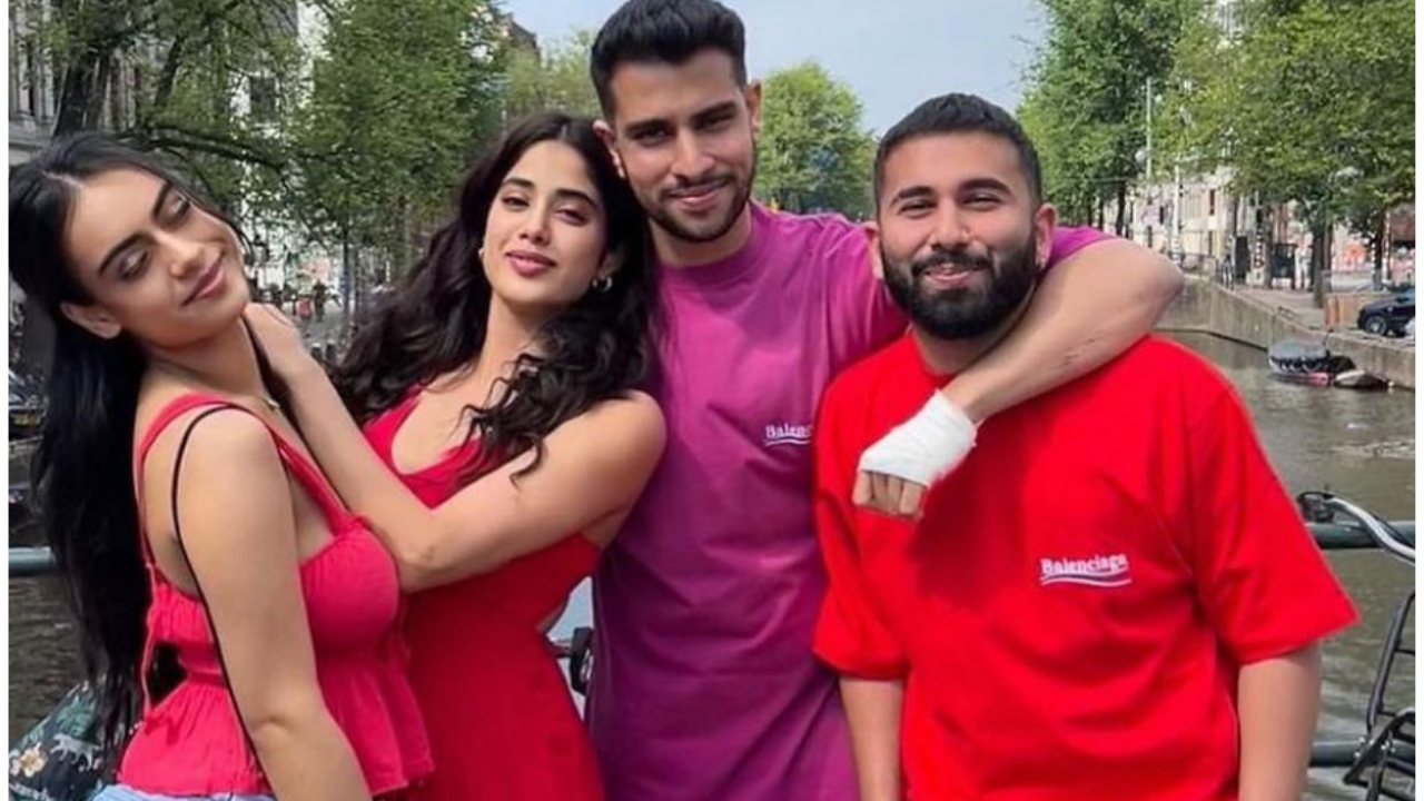 Janhvi Kapoor, Nysa Devgan sizzle in red as they relish good food with Varun Dhawan and Natasha