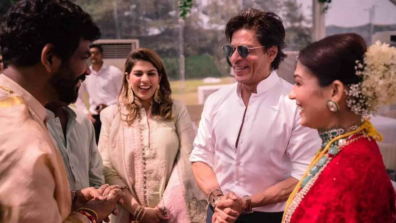 Shah Rukh Khan at Nayanthara-Vignesh Shivan's wedding