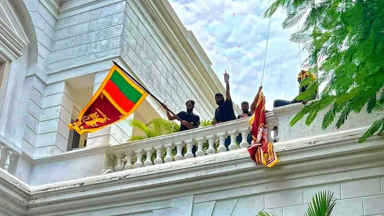 Sri Lanka protests Presidents residence twitter image