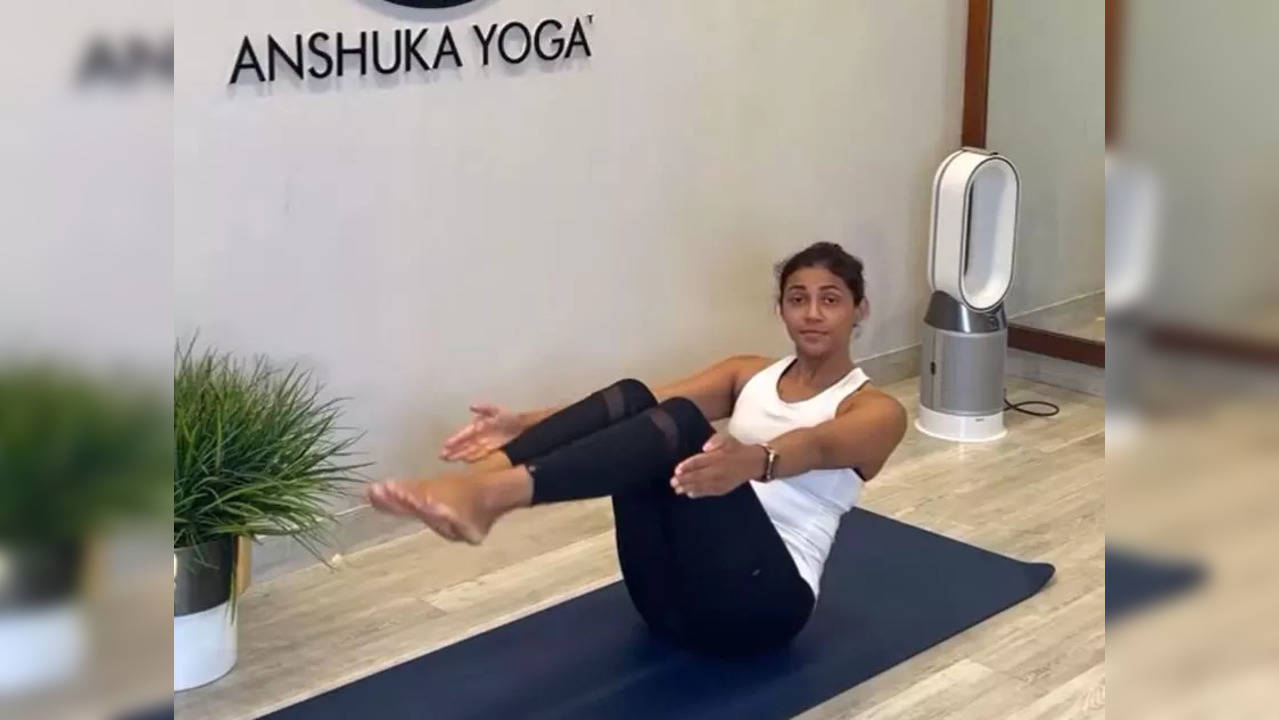 Take A Look At These Actresses Who Chose Prenatal Yoga To Stay Healthy |  HerZindagi