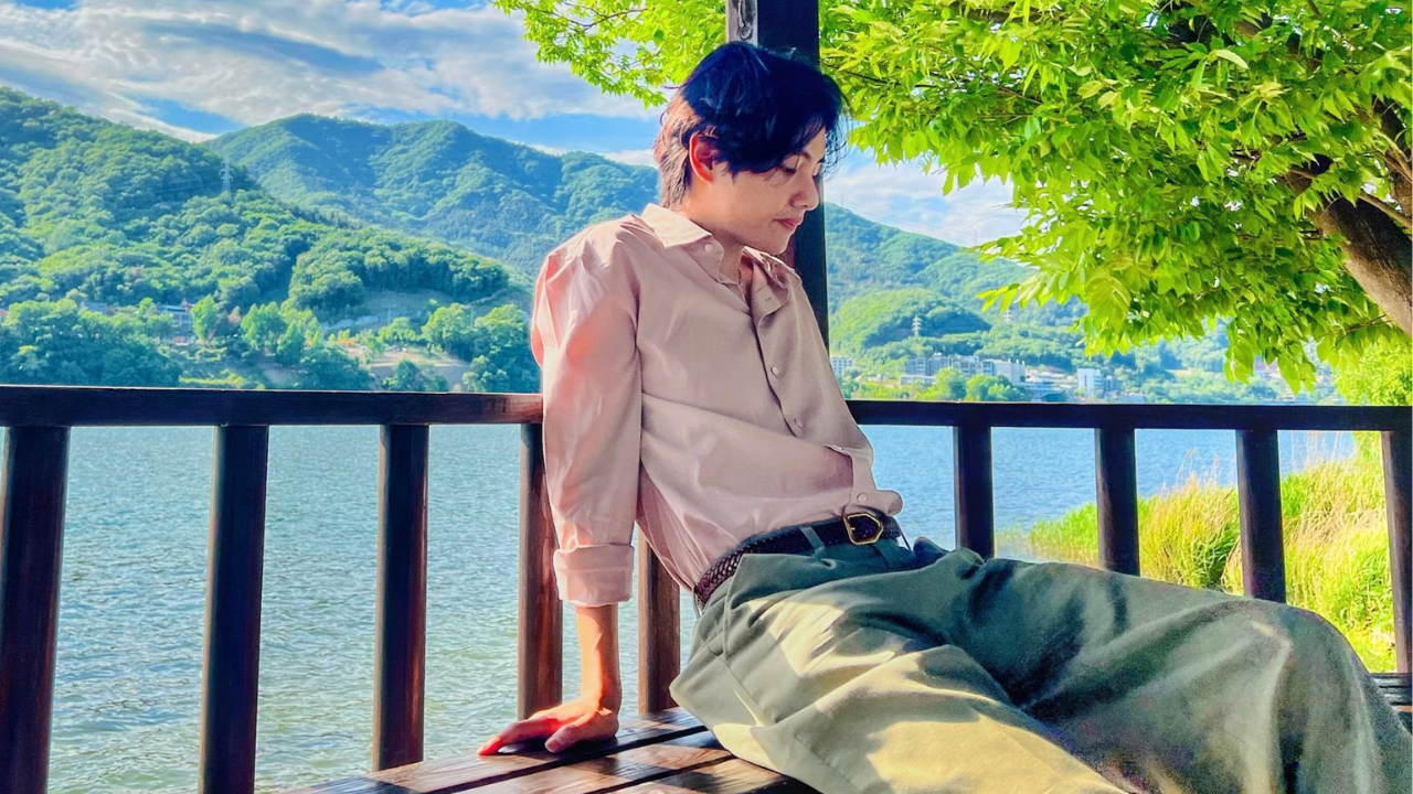 BTS' V posts dreamy pics