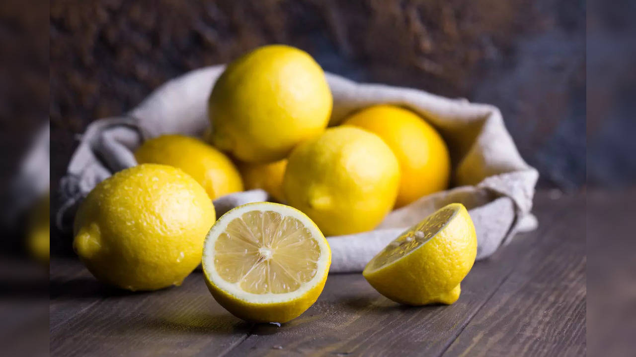 Lemons for dandruff