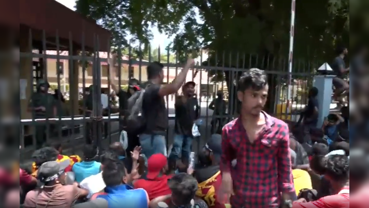 Protestors outside PM residence in Colombo