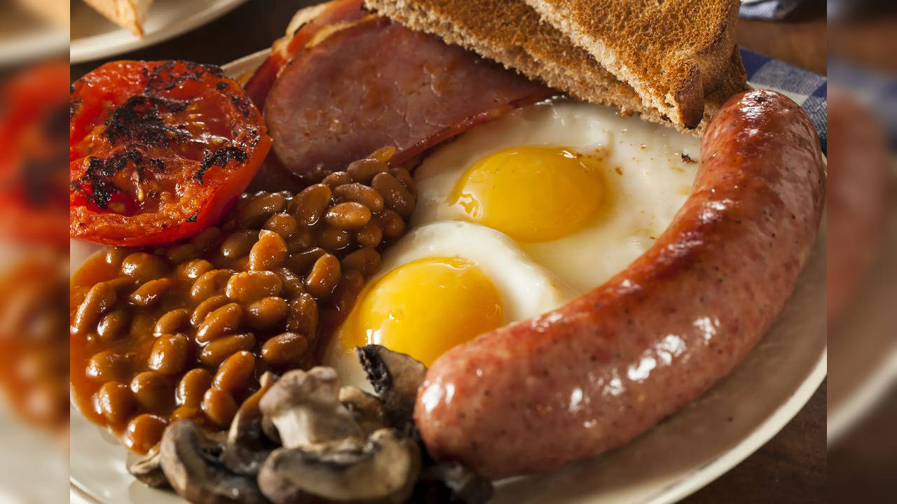 For long, people have known that English breakfast components must be enjoyed in moderation as it includes foods like cold cut meats and refined breads where the former is loaded with nitrates – a compound linked to colon cancer risk.