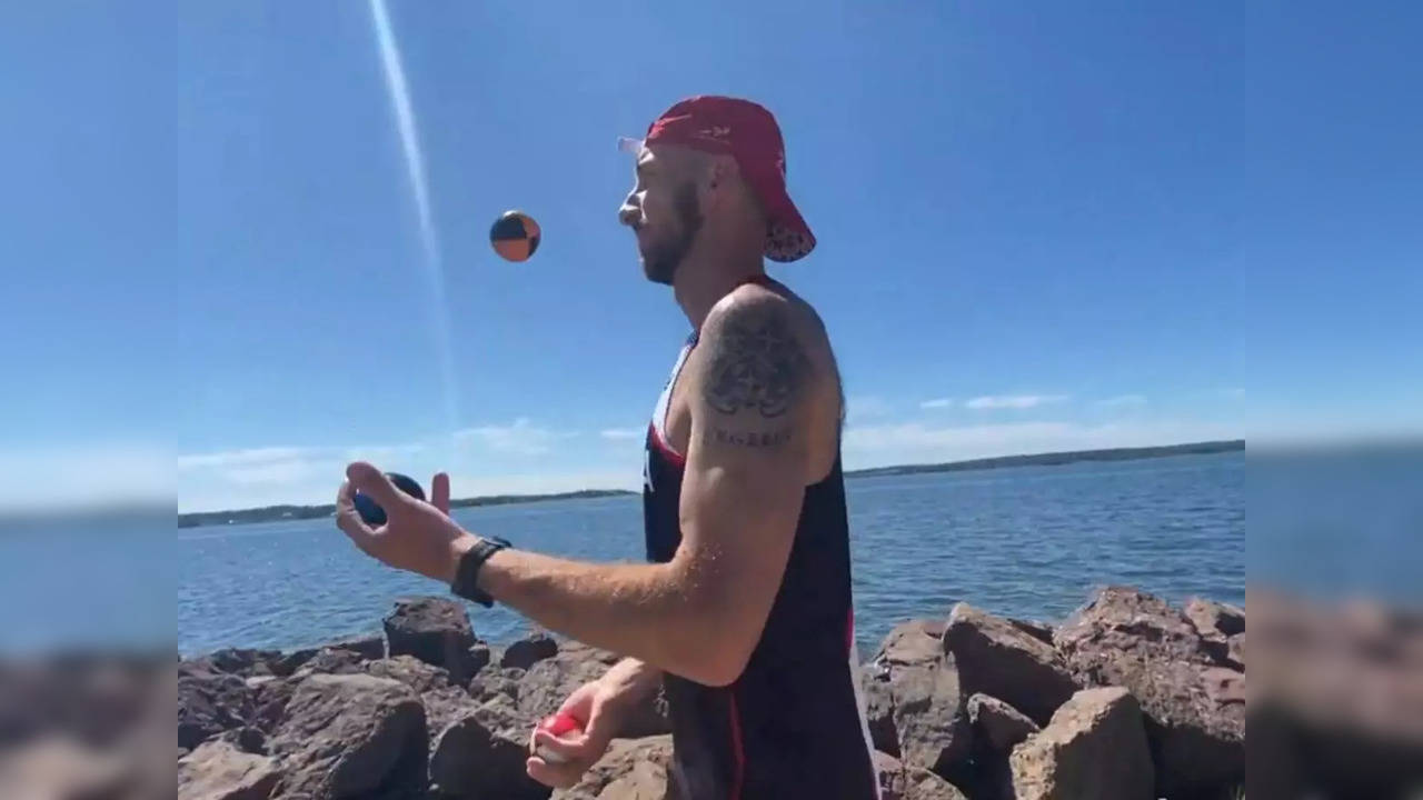 Canadian joggler Michael Bergeron juggles while running during his beachside practice | Picture courtesy: CBS News/Youtube