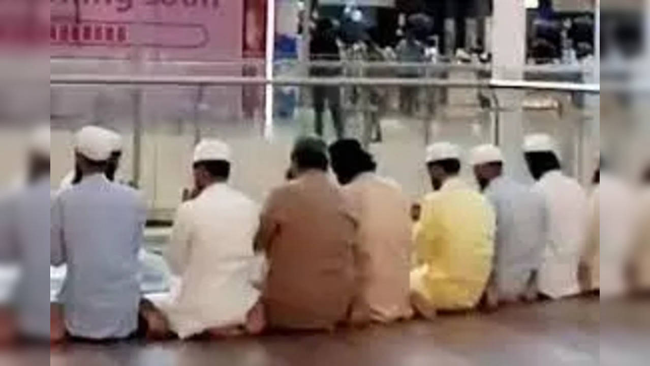 Namaaz at Lulu Mall