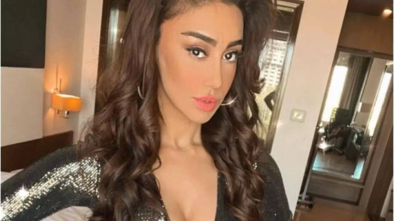 Mahekk Chahal falls prey to online fraud