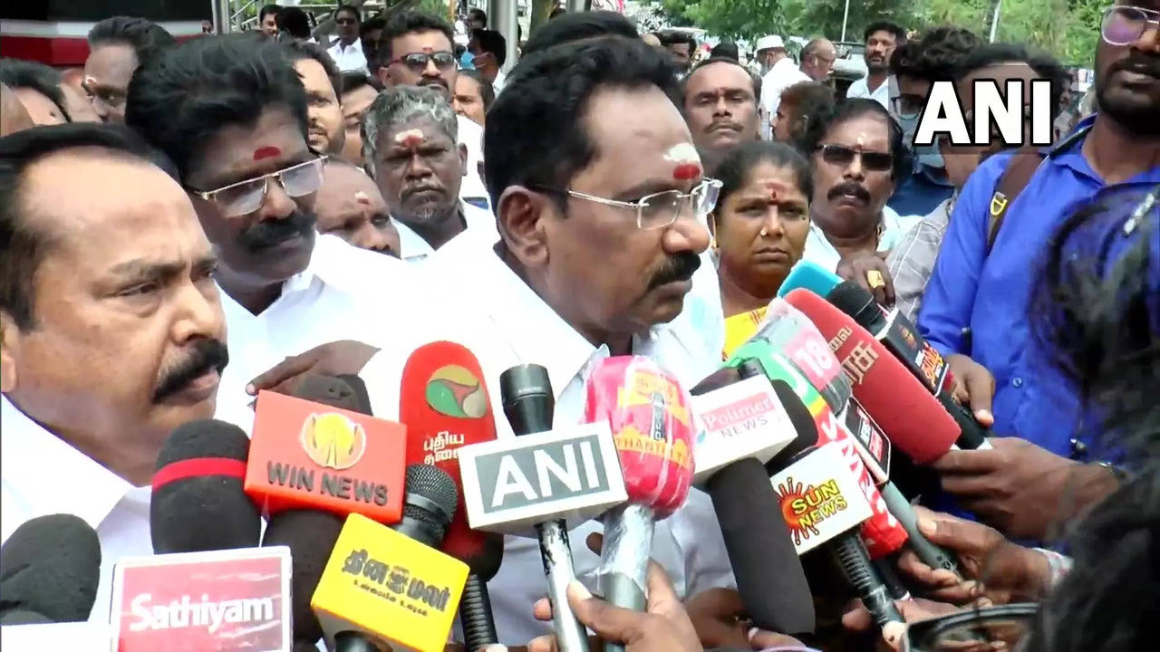 Talk To General Secretary And Rejoin The Party Eps Faction Urges Ops To Return To Aiadmk 