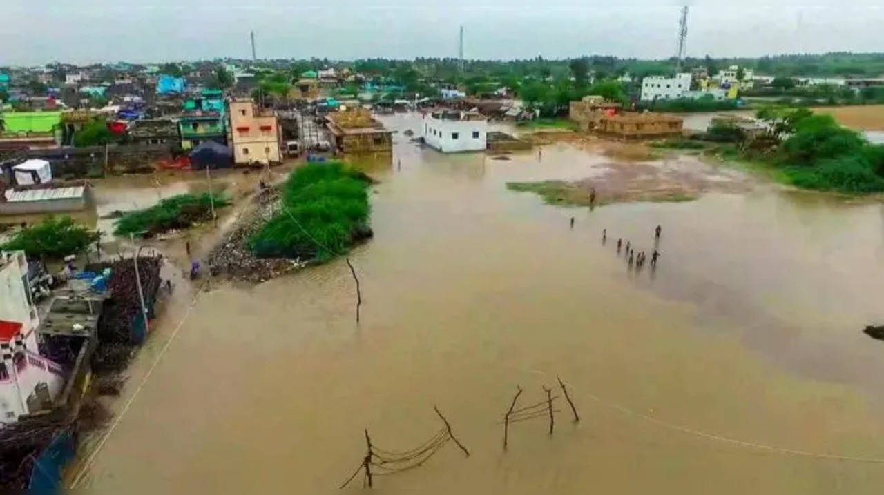 Heavy Rain Continues To Batter Gujarat Imd Issues Red Alert For Two Districts Including Valsad 